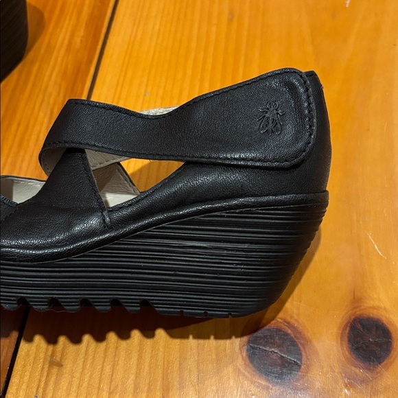 FLY LONDON 38 Black Wedge Yogo Criss-Cross Strap Shoes - Picture 3 of 8
